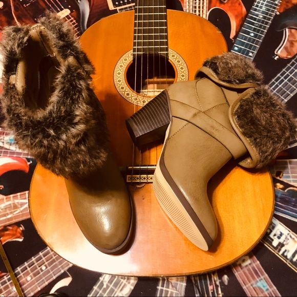 Cute and Sassy Fur Top Tan/Brown Boots! Size 7.5 - Picture 7 of 12